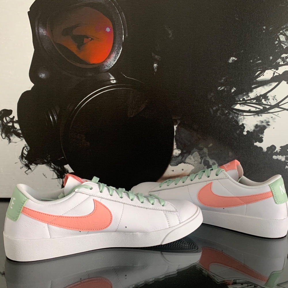 NIKE BAZER LOW LE BLEACHED CORAL | NEW - Picture 4 of 8